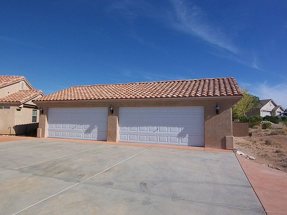 2nd image of 2050 Pawnee Dr
