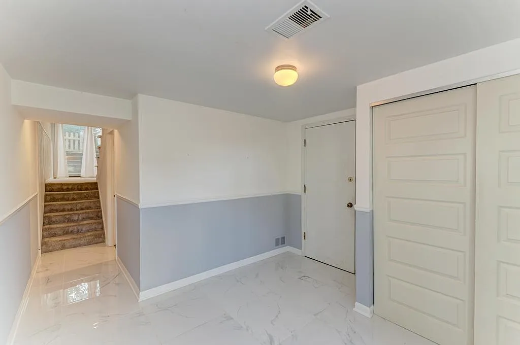3 bed, 2.5 bath, 1135 sqft, $2,900 — Photo 3