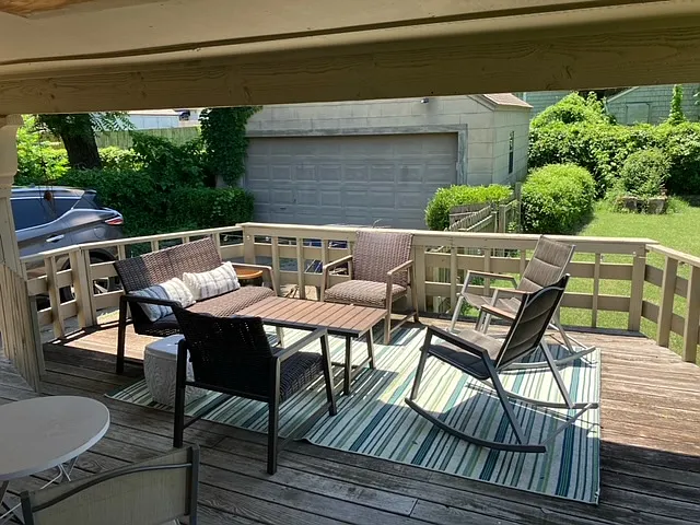 Outdoor deck