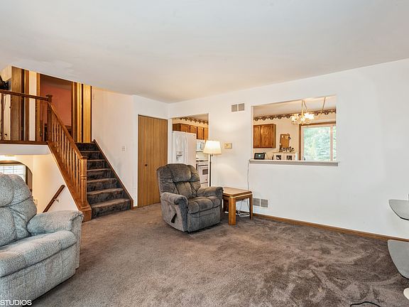 3rd image of 1236 Narragansett Dr