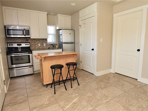 3rd image of 1306 Walnut Ave #B