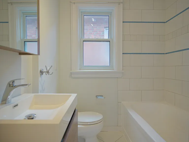 1082 Avenue Rd — Photo 16