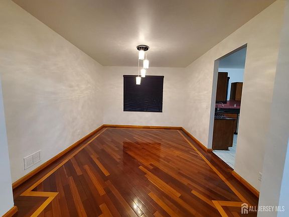 5th image of 748 New Durham Rd