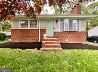 592 Center Dr, Severna Park, MD 21146