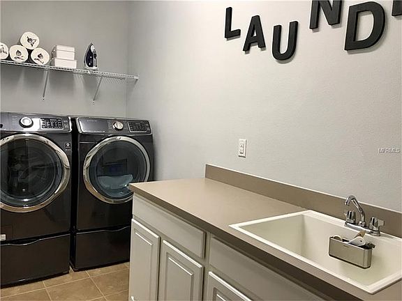 5th image of 902 Marisa Ln