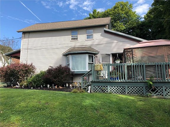 3rd image of 124 Bowen St