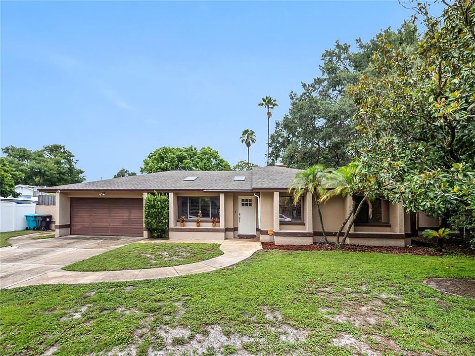 1st image of 828 COQUINA COURT