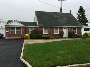 302 Fairfield Ave, Carle Place, NY 11514