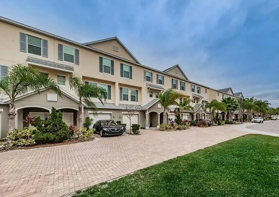 810 Callista Cay Loop