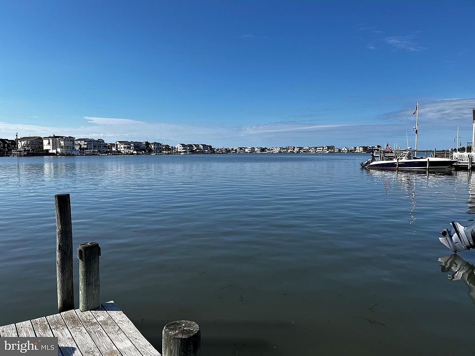 1st image of 1916 W Bay Ter