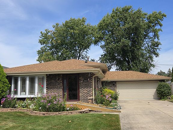 3rd image of 7842 W 101st Pl