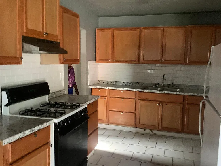 245 E Young Pl — Photo 30