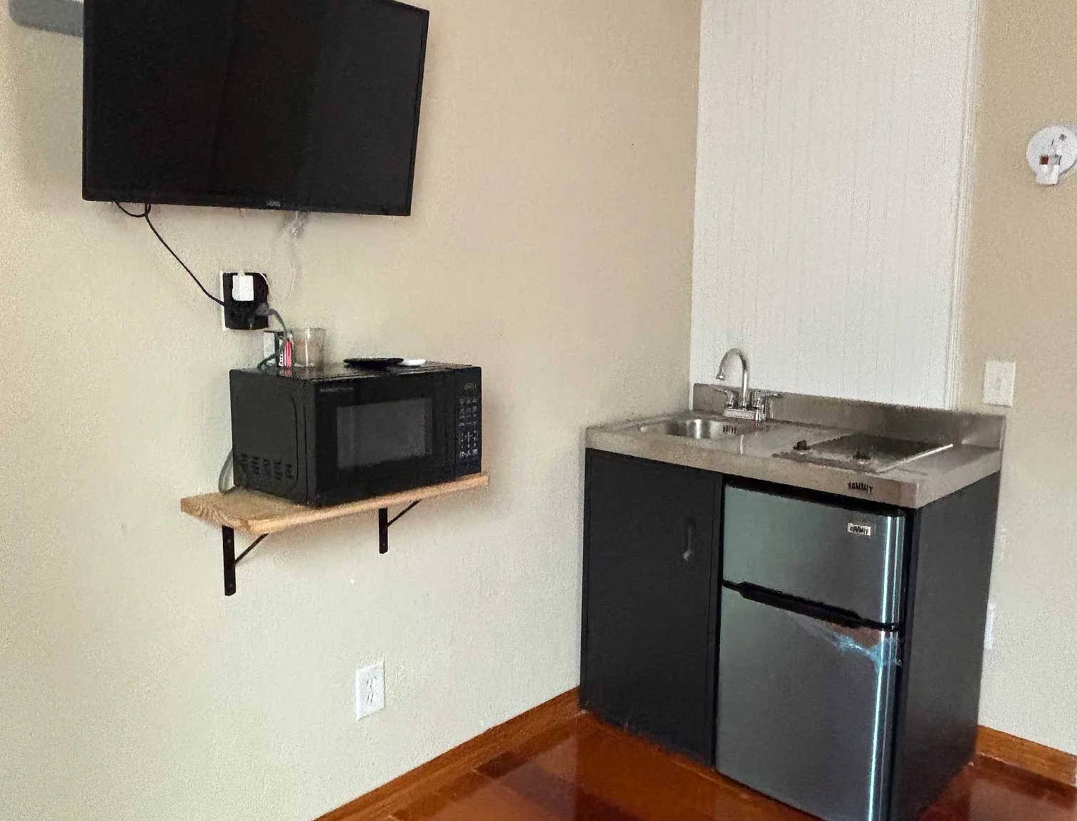 Studio, 225 sqft, $850 — Photo 3