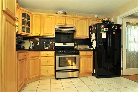 4th image of 590 Westwood Ave