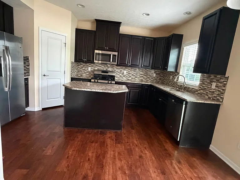 191 Old Colony Dr — Photo 2
