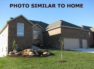 852 E Country Ridge St, Nixa, MO 65714