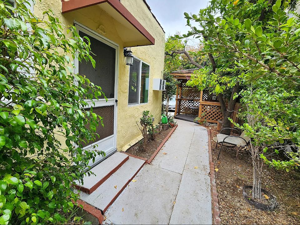 1st image of 2321 N Beachwood Dr Unit 1/4