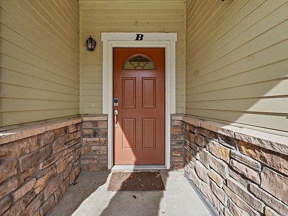 3rd image of 5044 Cinquefoil Ln #B