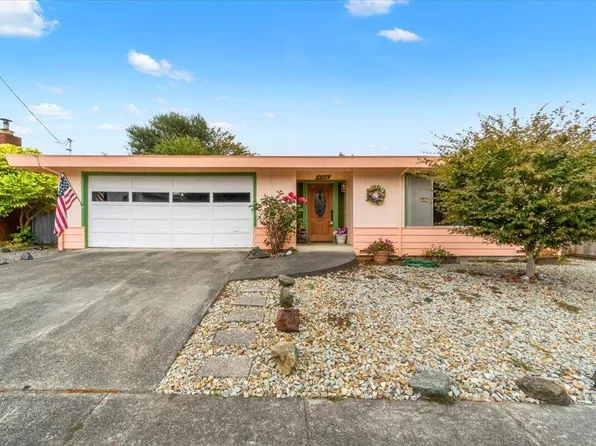4378 Roberts Dr, Eureka, CA 95503