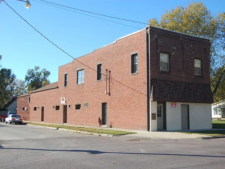 2447 E Walnut Street — Photo 1