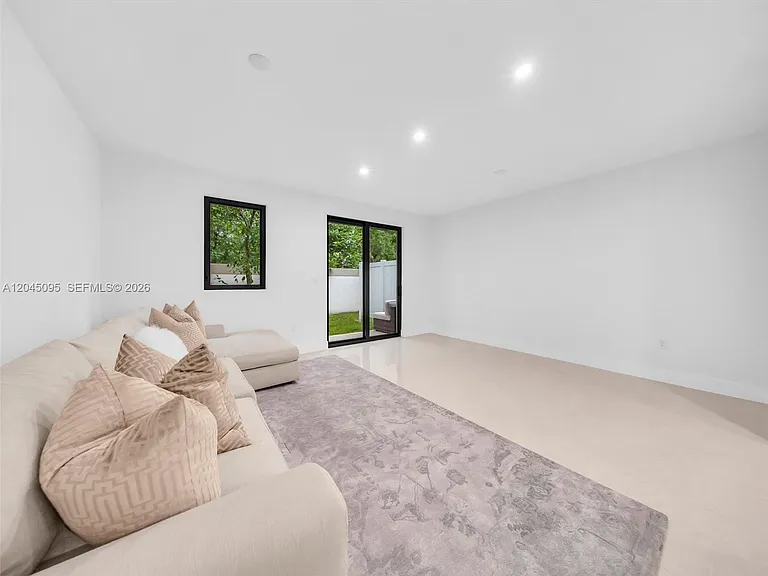 5505 W Oak Way — Photo 7