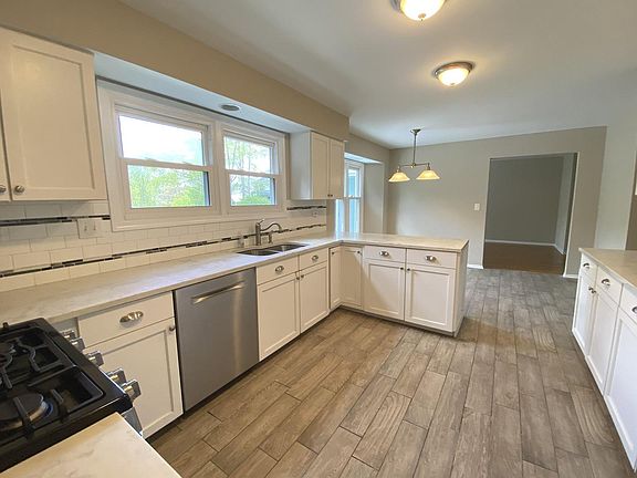 2nd image of 27 Copperwood Dr