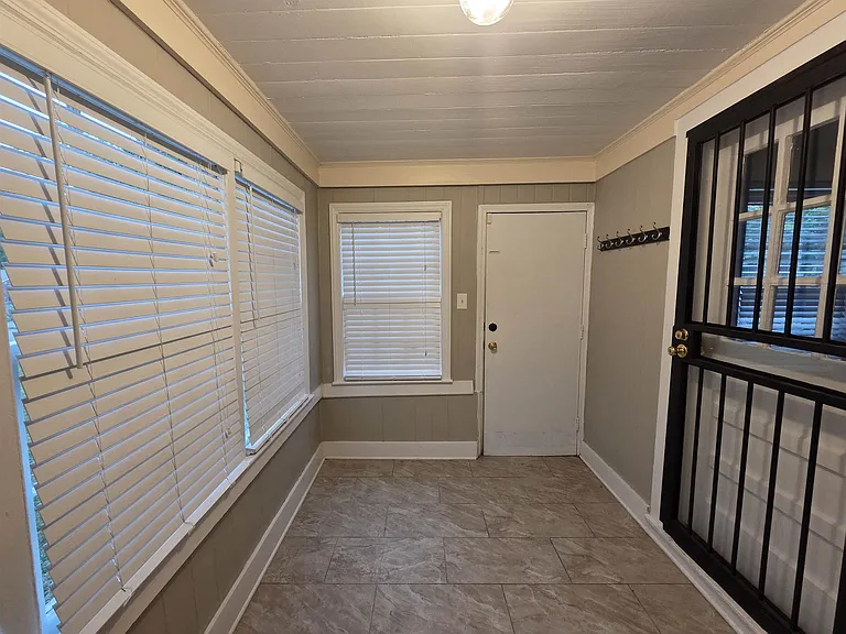 983 Brower St — Photo 25
