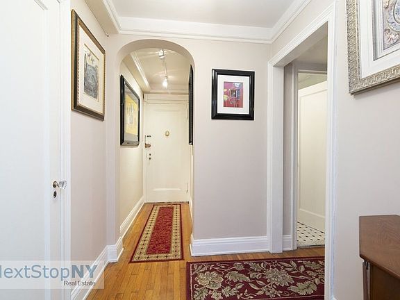 4th image of 424 E 52nd St APT 3G