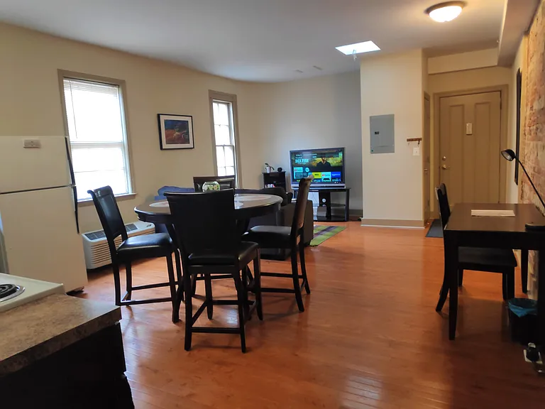 513 Park Ave #202 — Photo 4
