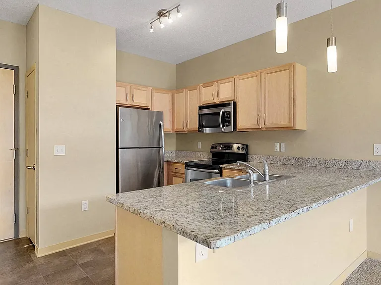 L14 Flats — Photo 67