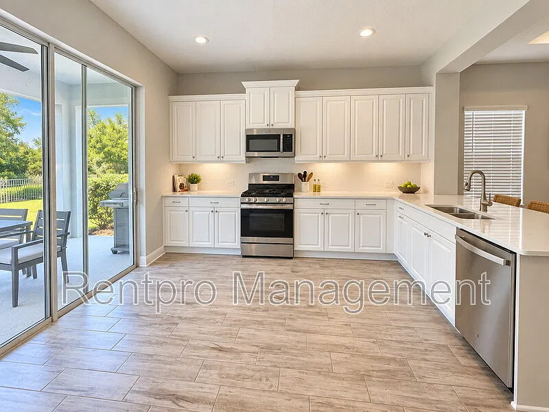 3 bed, 2.0 bath, 1600 sqft, $2,299 — Photo 2