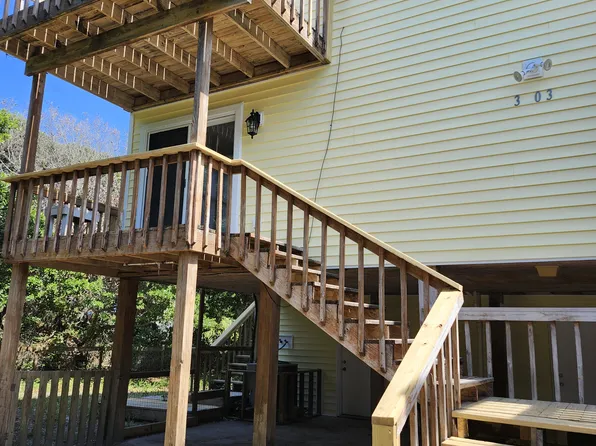 106 Rhett St #E, Emerald Isle, NC 28594