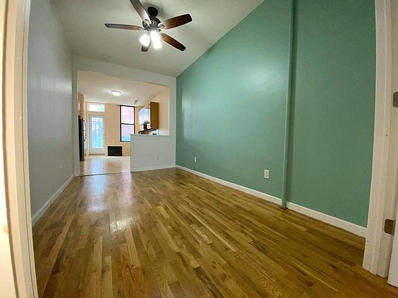 3rd image of 501 Graham Ave APT 1R