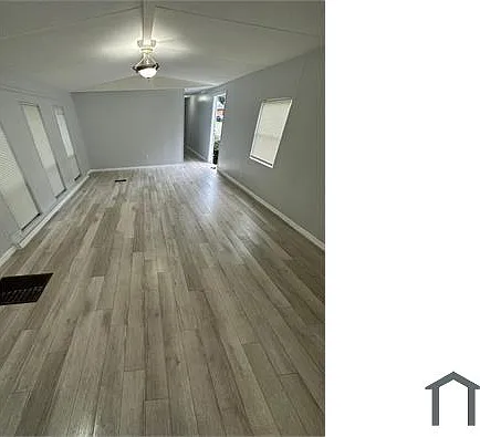 3 bed, 800 sqft, $1,300 — Photo 2