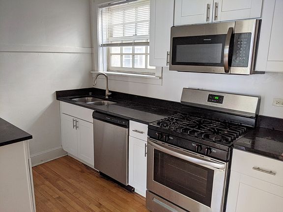 3rd image of 1456 Oak Ave #3