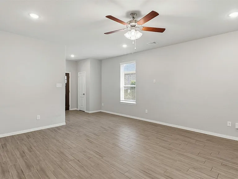 8415 Balding Dr — Photo 10