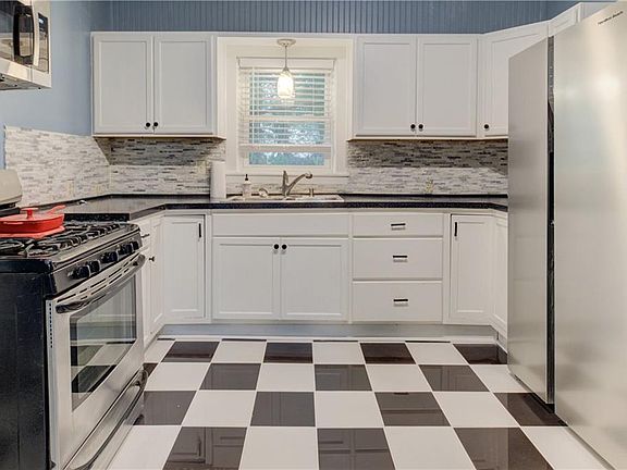 3rd image of 73 Boyden St