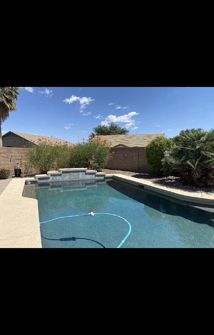4 bed, 2.0 bath, 2306 sqft, $2,300 — Photo 1