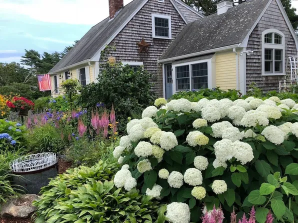 8 Midway Rd, Pocasset, MA 02559