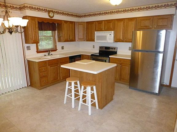 4th image of 6113 Pella Ln