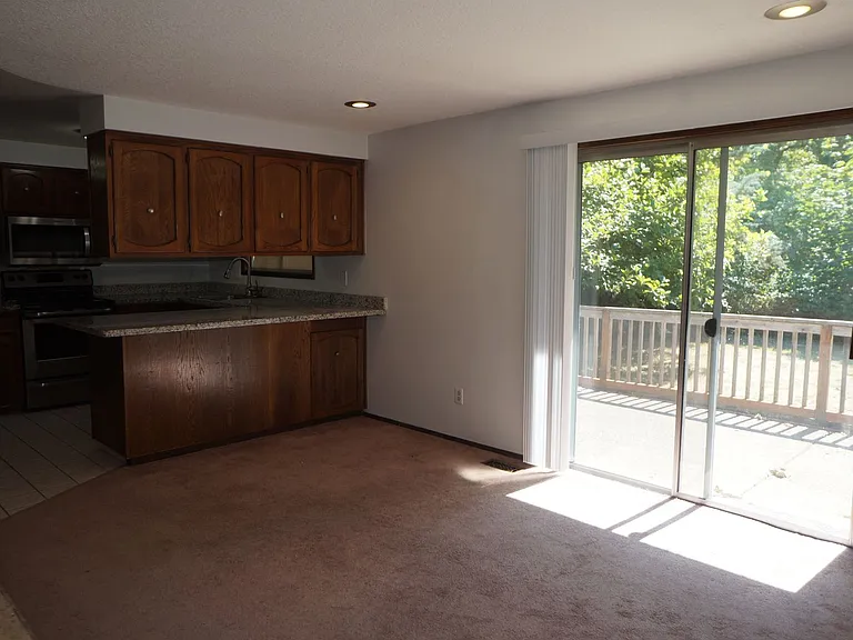 6404 SE Furnberg St — Photo 9