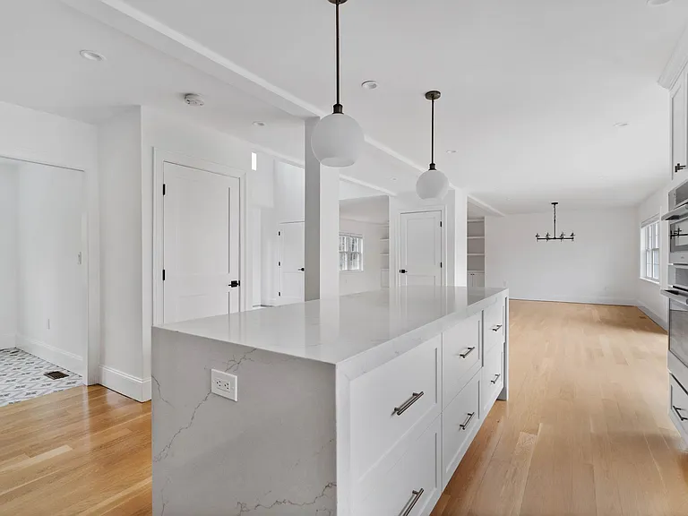 45 Lakeview Ave — Photo 6