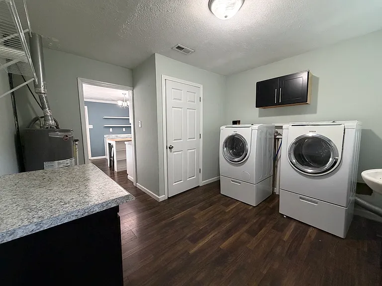 501 Columbus St — Photo 20