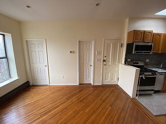 3rd image of 716 Putnam Ave APT 3