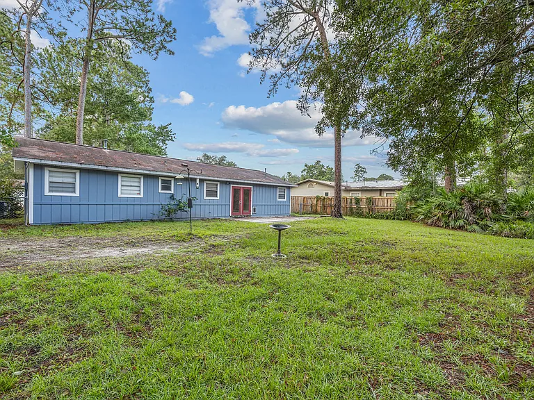 2502 NW 54th Blvd — Photo 3