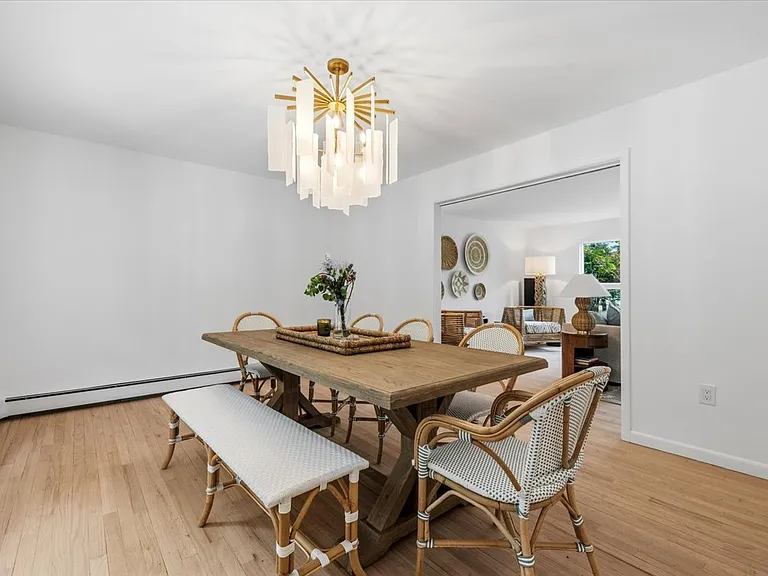 19 Peconic Ave — Photo 6