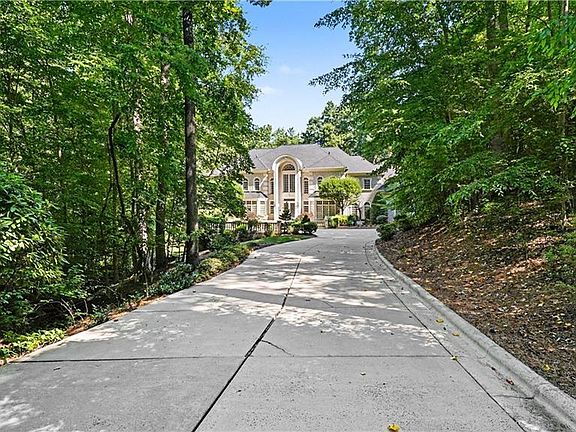 4th image of 4620 Cherryhill Ln