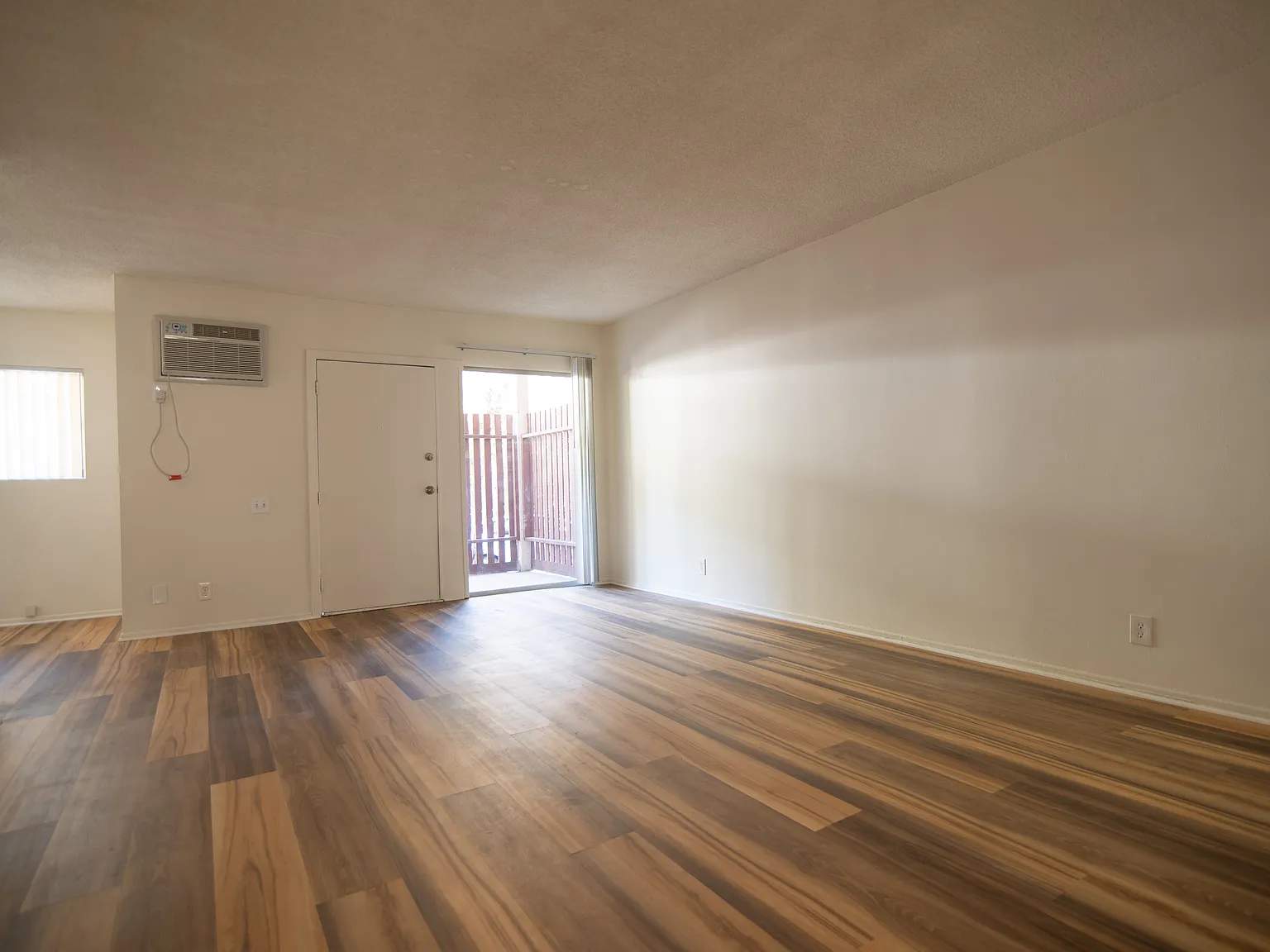 Vine Street Apartments — Photo 2