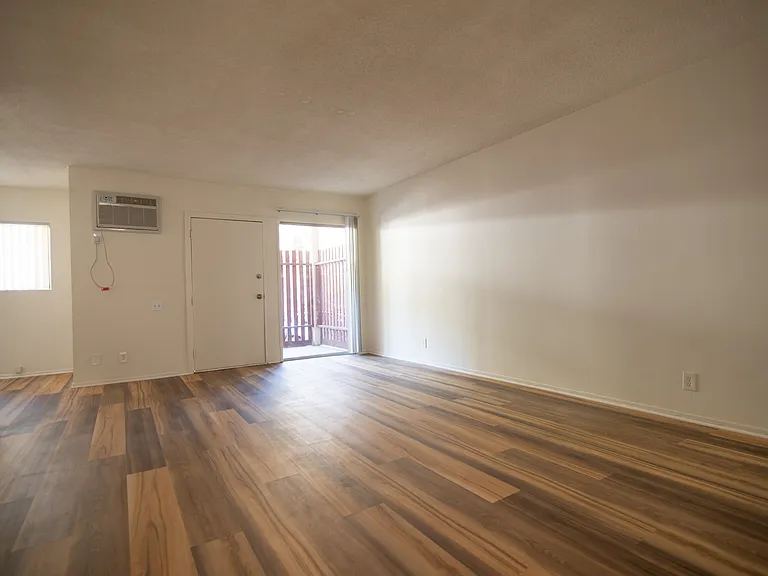 Vine Street Apartments — Photo 2