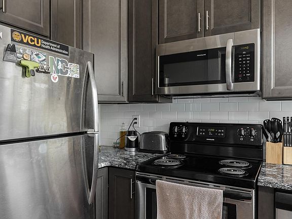 5th image of 2406 E Clay St #B